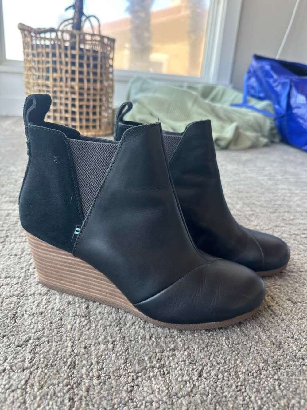 TOMS Black Leather Suede Chelsea Wedge Ankle Bootie Boho Chic - Size 7.5